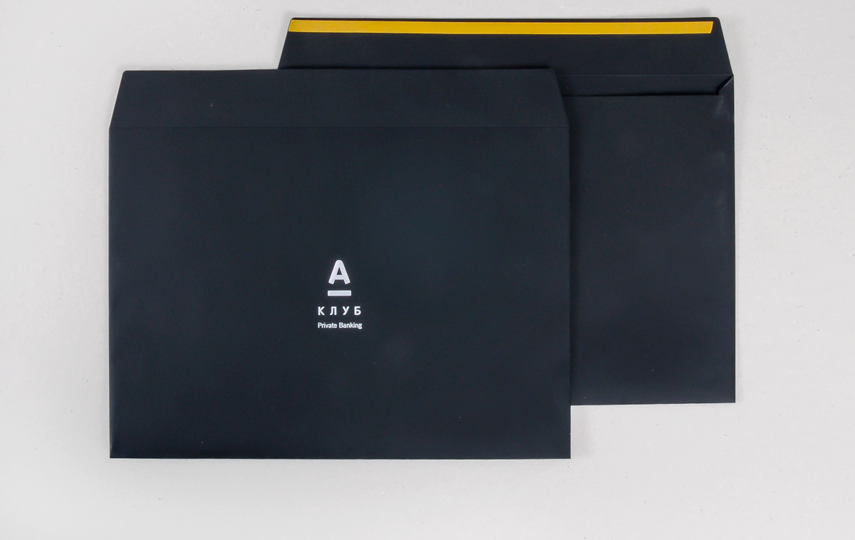 Конверт из черной дизайнерской бумаги формата E65 используется в VIP отделениях банка для выдачи денег. Формат 324х229, бумага Скин 