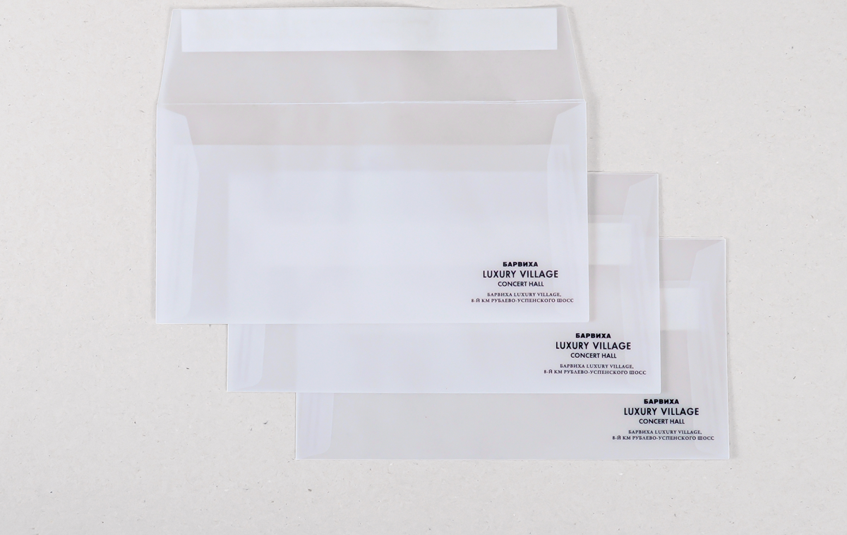 Полупрозрачные конверты из тонкой кальки формата E65 для билетов в концертный зал. Печать офсетная, красочность 1+0, вырубка, склейка, приклейка клапанной ленты.